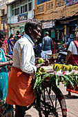 The great Chola temples of Tamil Nadu - The Sri Ranganatha Temple of Srirangam. Street food. 